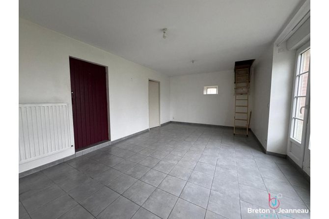 Maison en pierres à Loiron-Ruillé