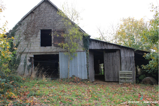 Bâtiments avec ancienne maison à Ernée