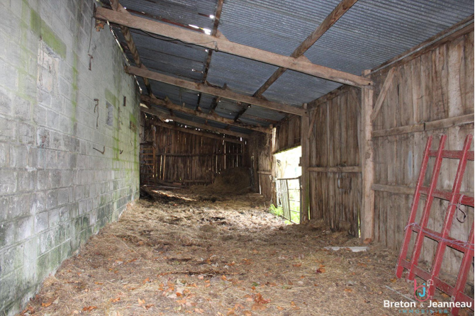 Bâtiments avec ancienne maison à Ernée