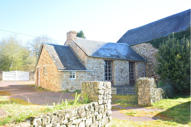 Ensemble immobilier à Saint Calais Du Désert