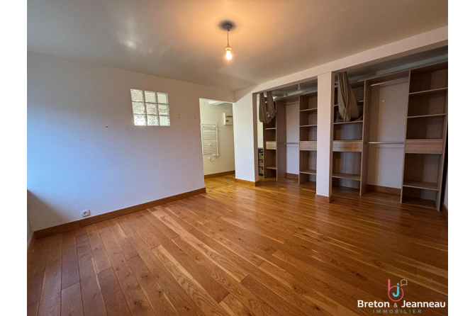 Maison à Quelaines Saint Gault