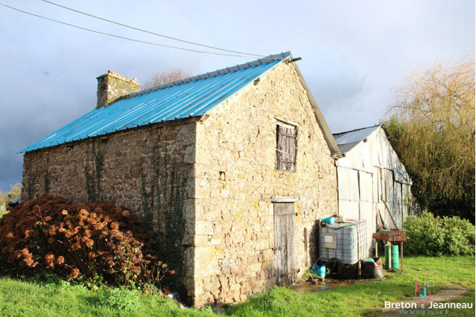 Corps de ferme sur 2 ha 52 à Ernée