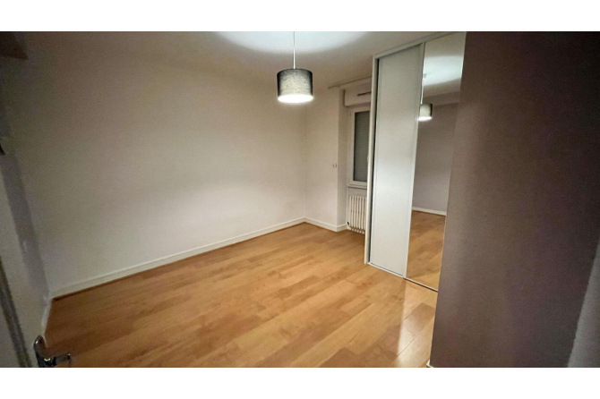 Maison de ville avec jardin à Laval