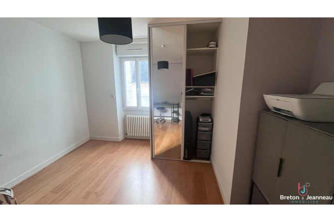 Maison de ville avec jardin à Laval