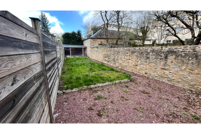 Maison de ville avec jardin à Laval