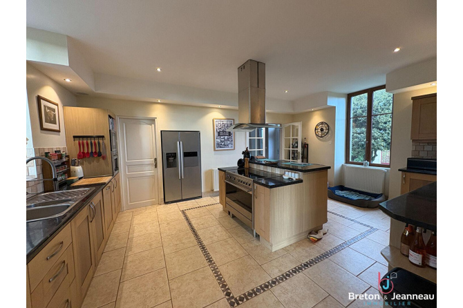 Superbe propriété sur 4.6 Hectares secteur Gorron