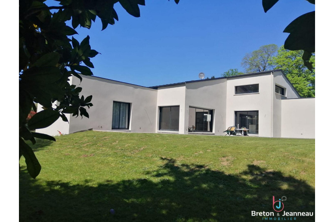 Contemporaine EXCEPTIONNELLE  de 249 m² à Louvigné du Désert