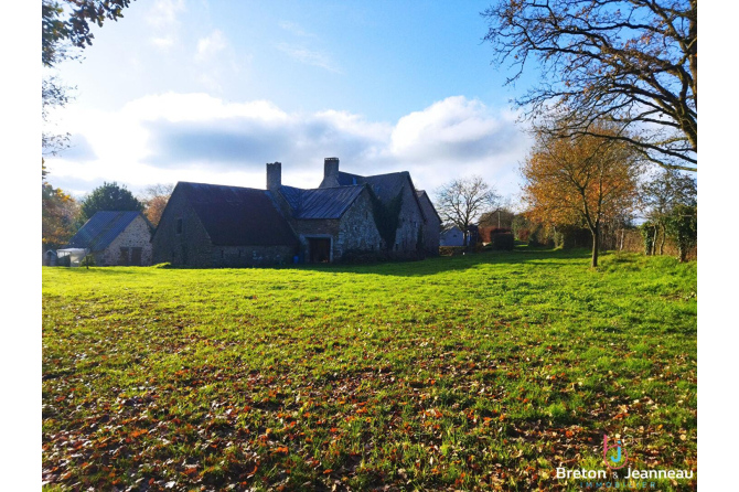 Corps de ferme en campagne secteur MAYENNE