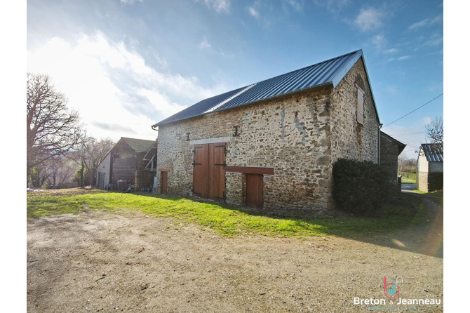 Corps de ferme sur 7 hectares à Saint Pierre des Nids
