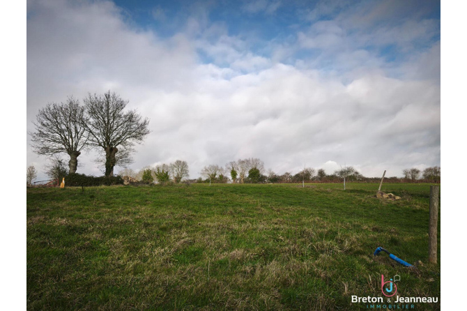 Corps de ferme sur 7 hectares à Saint Pierre des Nids