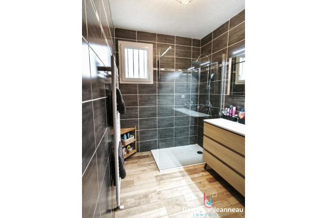 Maison récente à Pré en Pail