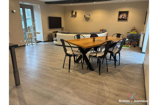 Longère en pierres à Mayenne