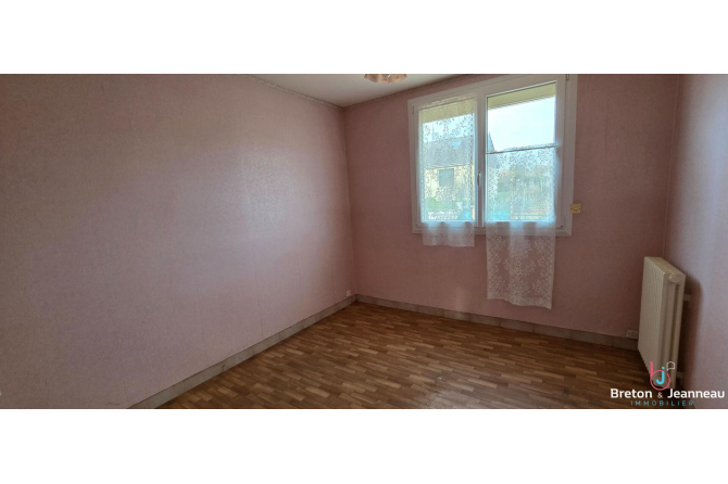 Maison de plain-pied à Loiron dans le centre