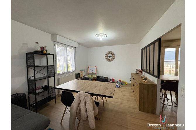 Pavillon sur sous-sol à Saint-Denis-De-Gastines