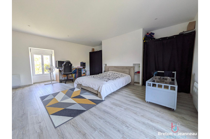 Corps de ferme avec dépendances secteur VAIGES