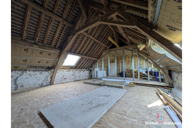 Corps de ferme avec dépendances secteur VAIGES