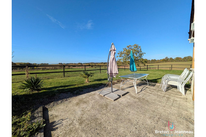 Corps de ferme avec dépendances secteur VAIGES