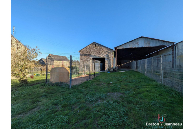 Corps de ferme avec dépendances secteur VAIGES