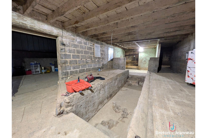 Corps de ferme avec dépendances secteur VAIGES