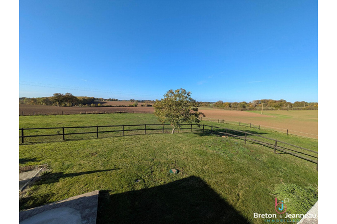 Corps de ferme avec dépendances secteur VAIGES