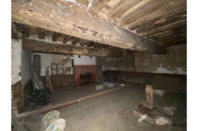 Maison  à rénover à Saint Christophe des Bois , dépendances, grand terrain