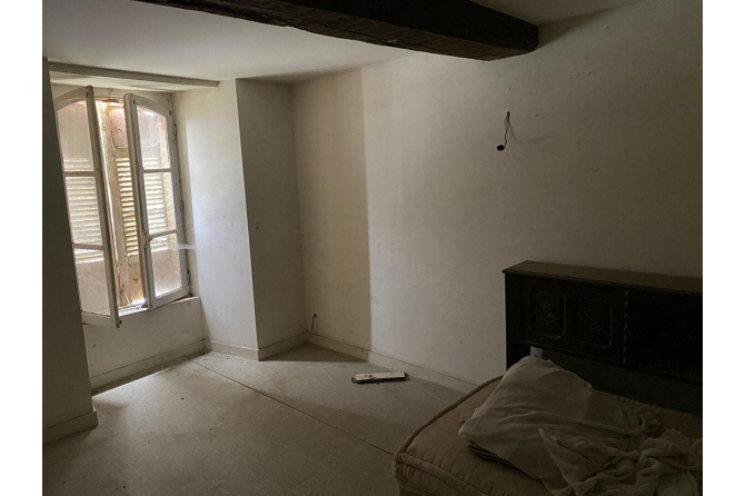 Maison  à rénover à Saint Christophe des Bois , dépendances, grand terrain