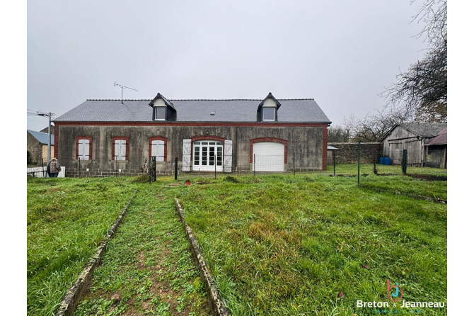 Maison en pierres à Loiron-Ruillé