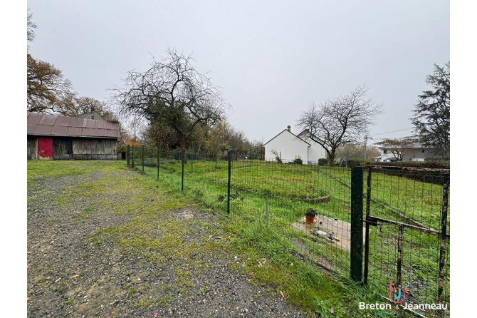 Maison en pierres à Loiron-Ruillé