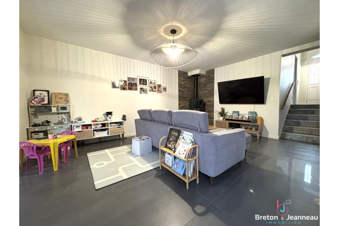 Maison à Gennes Longuefuye