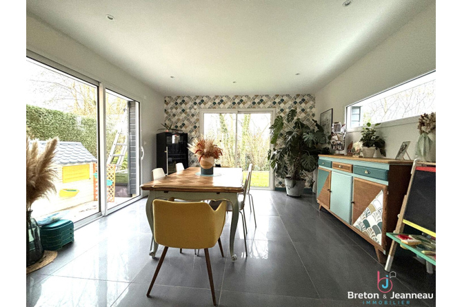 Maison à Gennes Longuefuye