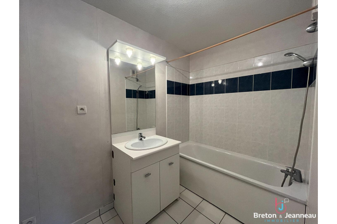 Two-bedroom apartment in Laval