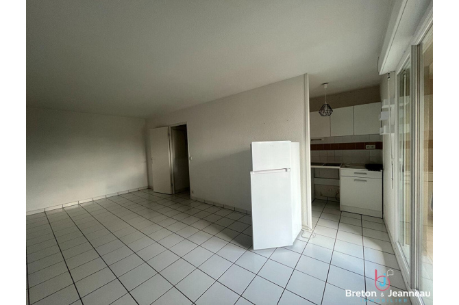 Two-bedroom apartment in Laval