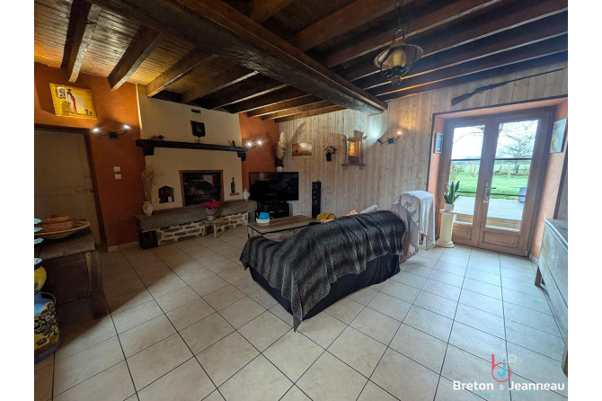 Maison de campagne sans voisin entre Montsûrs et Evron