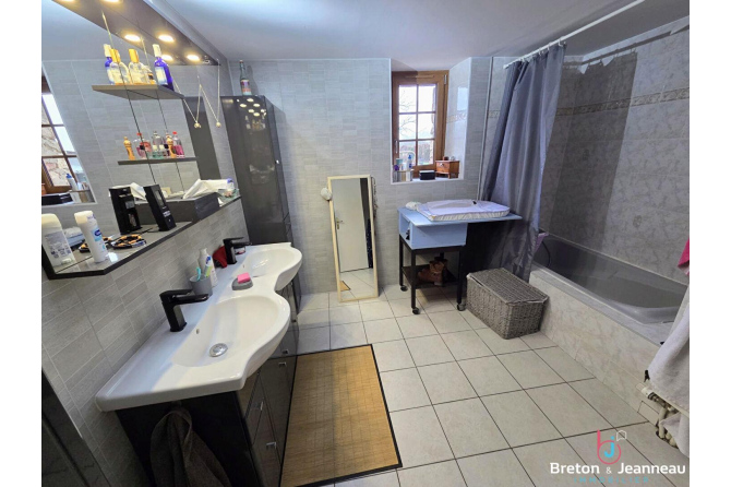 Maison de campagne sans voisin entre Montsûrs et Evron