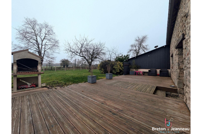 Maison de campagne sans voisin entre Montsûrs et Evron