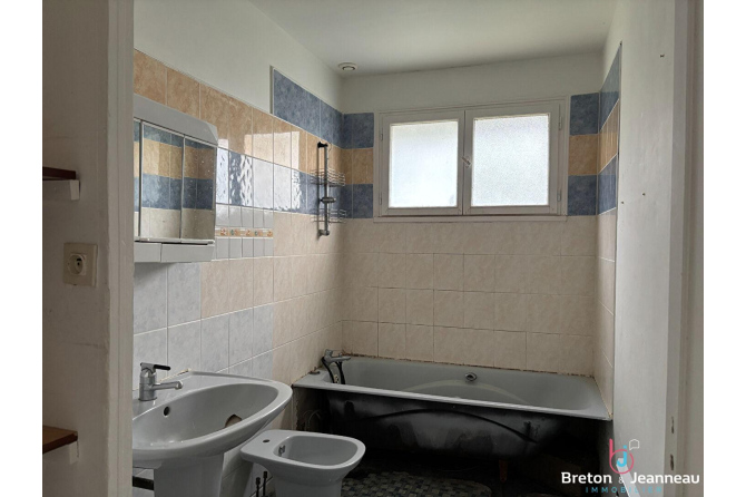 Maison  sur 8 hectares à Cossé le Vivien