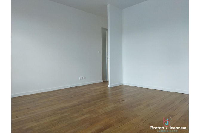 Appartement spacieux rénové - Mayenne Saint Martin