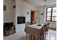 Ancien corps de ferme sur 4,2 ha de terres à Grazay