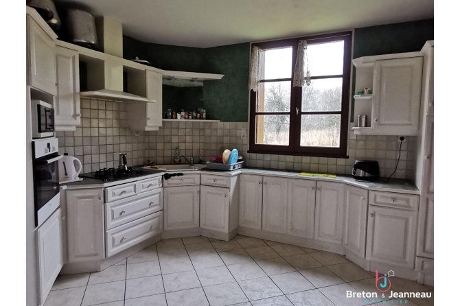 Ancien corps de ferme sur 4,2 ha de terres à Grazay