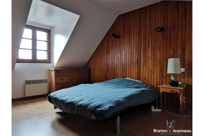 Ancien corps de ferme sur 4,2 ha de terres à Grazay