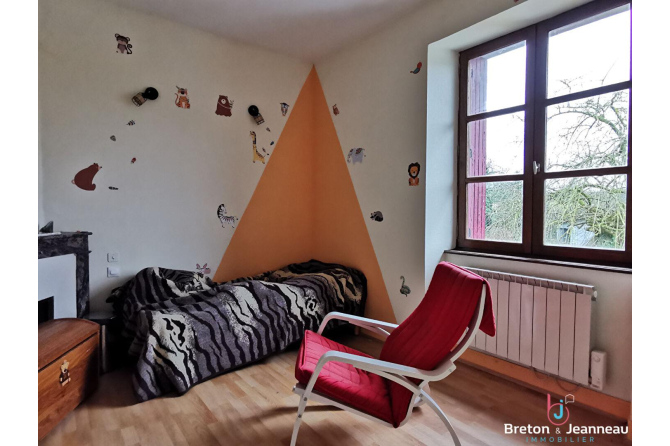 Ancien corps de ferme sur 4,2 ha de terres à Grazay