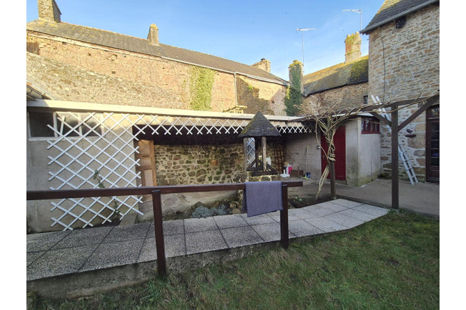 Maison en pierres au coeur de Lassay les Châteaux