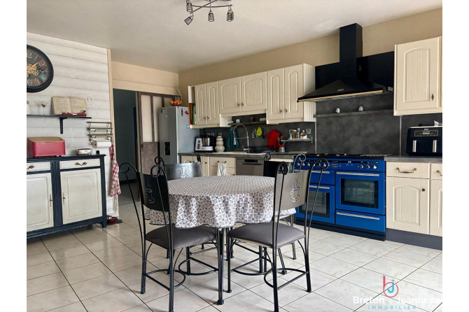 Ensemble immobilier sur environ 4 ha à Argentré