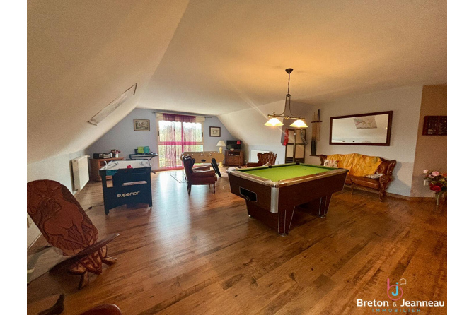 Ensemble immobilier sur environ 4 ha à Argentré