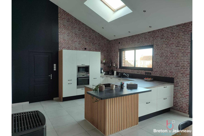 Charmante maison en pierre centre de Saint-Berthevin