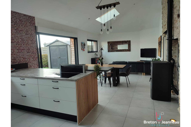 Charmante maison en pierre centre de Saint-Berthevin