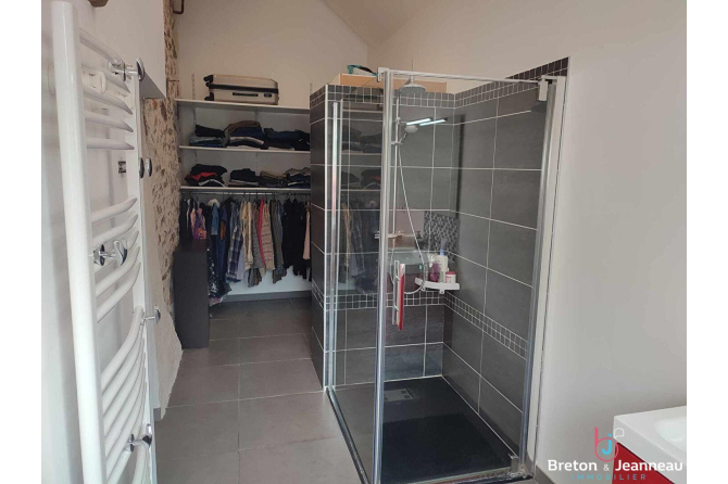 Charmante maison en pierre centre de Saint-Berthevin