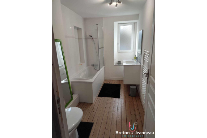 Charmante maison en pierre centre de Saint-Berthevin