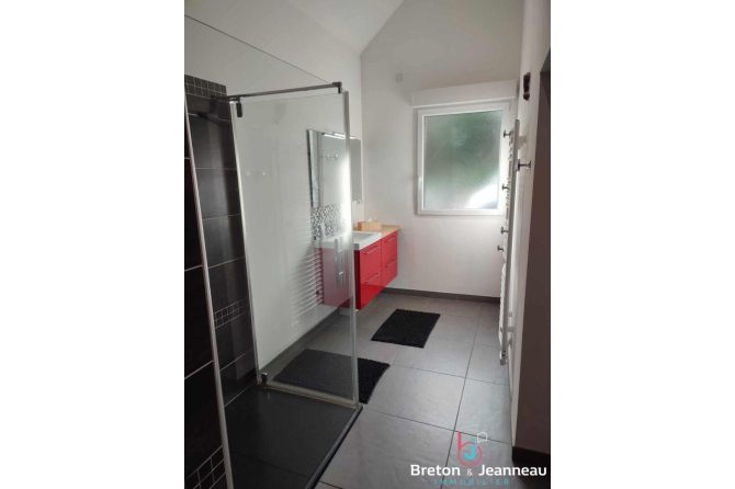 Charmante maison en pierre centre de Saint-Berthevin