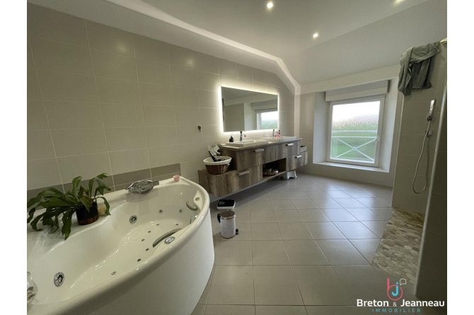 Maison rénovée à Rouessé Vassé